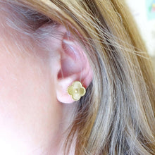Load image into Gallery viewer, 14k Gold Clover Stud Earrings.