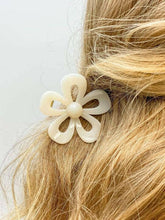 Load image into Gallery viewer, Acrylic Open Flower Hair Clips.