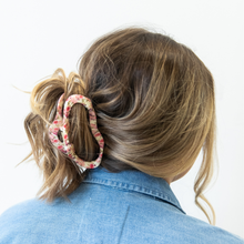 Load image into Gallery viewer, Large Oval Claw Clip - Floral.