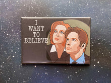 Load image into Gallery viewer, Scully and Mulder - "I Want To Believe" X-Files Magnet Scully and Mulder.