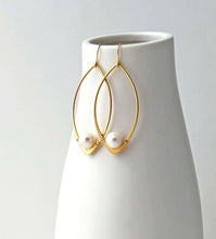 Load image into Gallery viewer, Minimalist Statement Pearl Earrings.