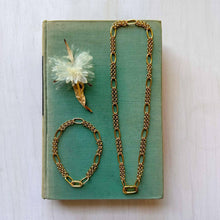 Load image into Gallery viewer, Oval Link Statement Chain Necklace.