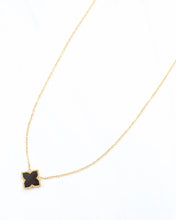 Load image into Gallery viewer, Callington Clover Necklace Gold