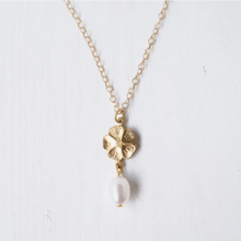 Load image into Gallery viewer, Gold Flower and Pearl necklace.