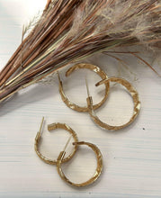 Load image into Gallery viewer, Handwoven Wire Small Everyday Hoop Earrings.
