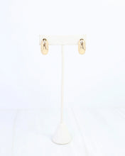 Load image into Gallery viewer, Lacey Oval Post Earring Gold
