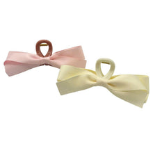 Load image into Gallery viewer, Large Bow Clip - Ivory.
