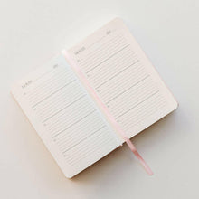 Load image into Gallery viewer, Mom&#39;s One Line A Day Leather Journal - Mother&#39;s Day Gifts.
