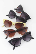 Load image into Gallery viewer, Leo Gradient Cateye Sunglasses.
