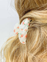 Load image into Gallery viewer, Pearly Floral Claw Clips.
