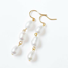 Load image into Gallery viewer, Long Freshwater Pearl Earrings.
