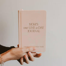 Load image into Gallery viewer, Mom&#39;s One Line A Day Leather Journal - Mother&#39;s Day Gifts.
