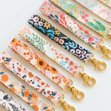 Load image into Gallery viewer, Terracotta Floral Wristlet Keychain.
