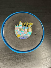 Load image into Gallery viewer, Hogwarts - Quidditch Pin - Golden Snitch - Harry Potter.
