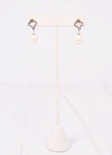 Load image into Gallery viewer, Richdale Pearl and Clover Earring SILVER
