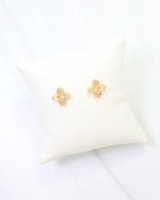 Load image into Gallery viewer, Elaina Open Textured Clover Stud Worn Gold
