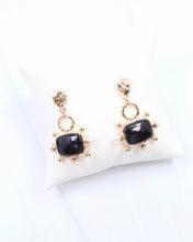 Load image into Gallery viewer, Pearl Drop Earring Black
