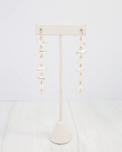 Load image into Gallery viewer, Durant Pearl Dangle Earring Cream
