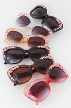 Load image into Gallery viewer, Flower Engraved Cat eye Sunglasses
