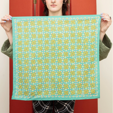 Load image into Gallery viewer, No. 098 Katie Bandana.
