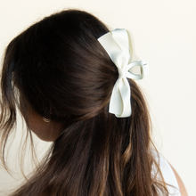 Load image into Gallery viewer, Large Bow Clip - Ivory.
