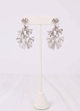 Load image into Gallery viewer, Parke Metal Drop Earring SILVER.
