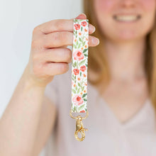 Load image into Gallery viewer, Spring Garden Wristlet Keychain.
