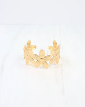 Load image into Gallery viewer, Natchez Flower Cuff Bracelet Gold
