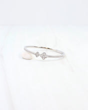 Load image into Gallery viewer, Passaic Clover CZ Hinge Bracelet WR Silver
