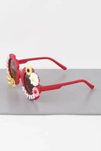 Load image into Gallery viewer, Kids Lovely Flower Sunglasses.
