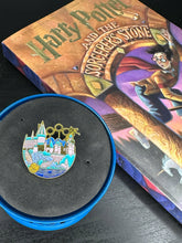 Load image into Gallery viewer, Hogwarts - Quidditch Pin - Golden Snitch - Harry Potter.
