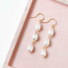 Load image into Gallery viewer, Long Freshwater Pearl Earrings.
