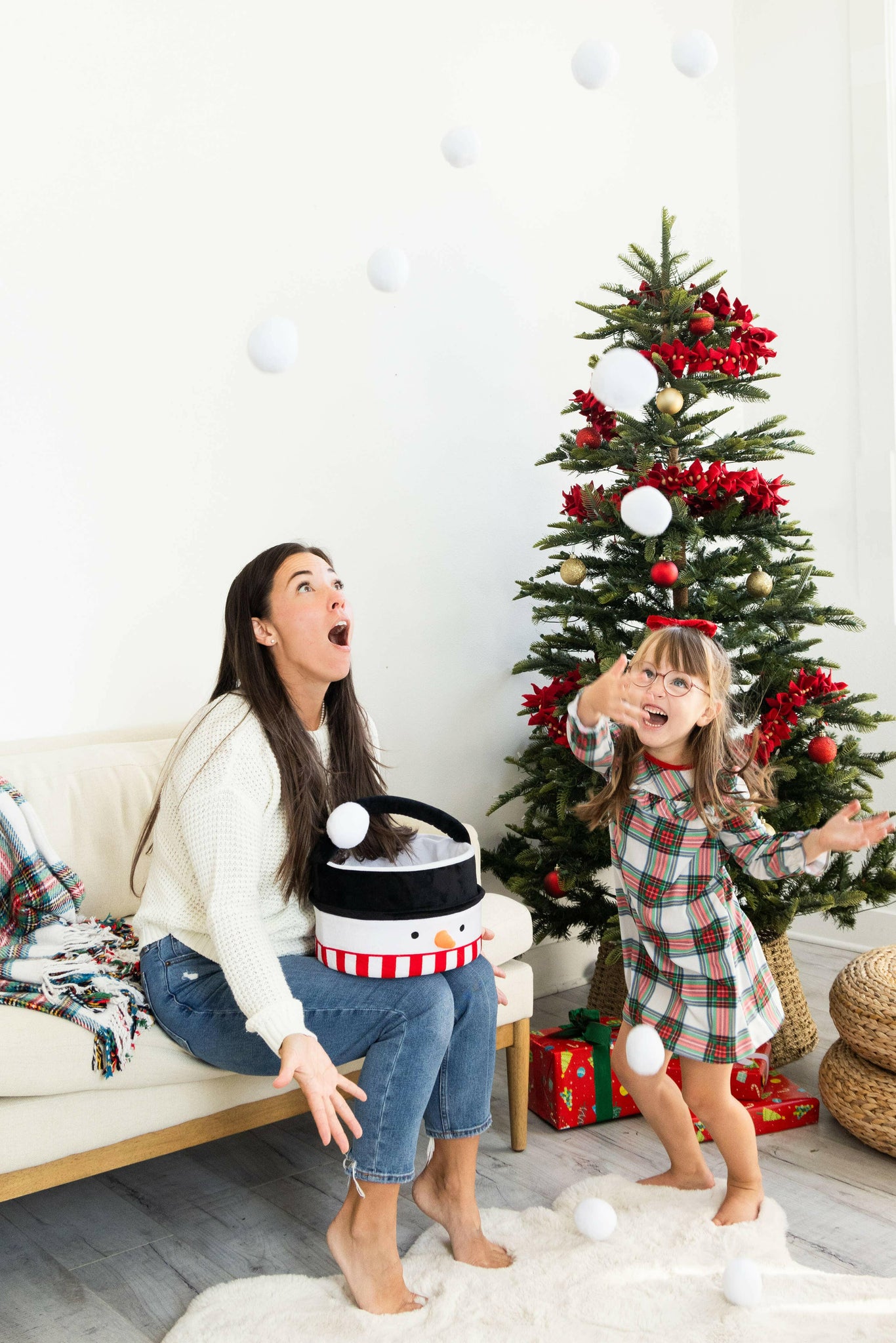 Indoor Snowball Fight 