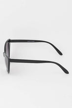 Load image into Gallery viewer, Leo Gradient Cateye Sunglasses.
