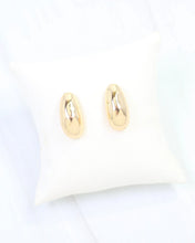 Load image into Gallery viewer, Lacey Oval Post Earring Gold
