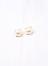 Load image into Gallery viewer, Pierre Pearl Stud Earring CREAM
