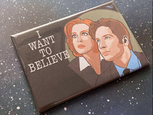Load image into Gallery viewer, Scully and Mulder - &quot;I Want To Believe&quot; X-Files Magnet Scully and Mulder.
