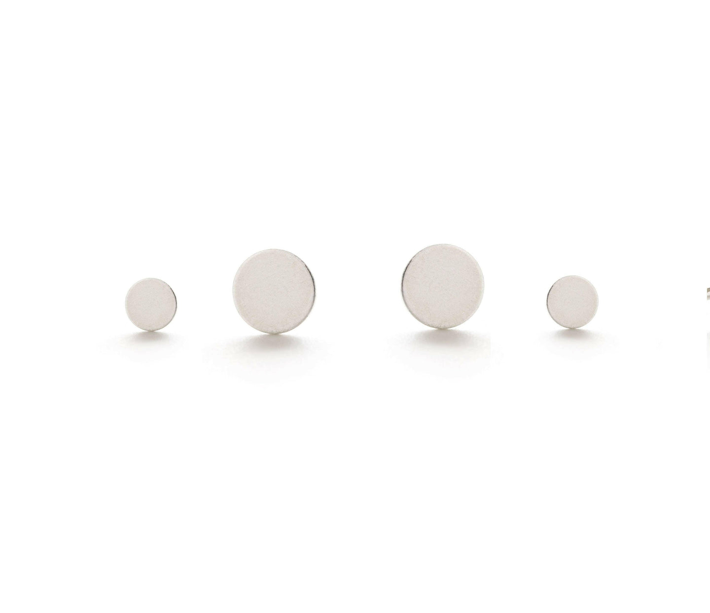 Dot Dot Stud Set in Silver.