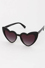 Load image into Gallery viewer, Cute Heart Sunglasses.
