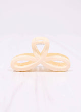 Load image into Gallery viewer, Kinsley Hair Clip CREAM.
