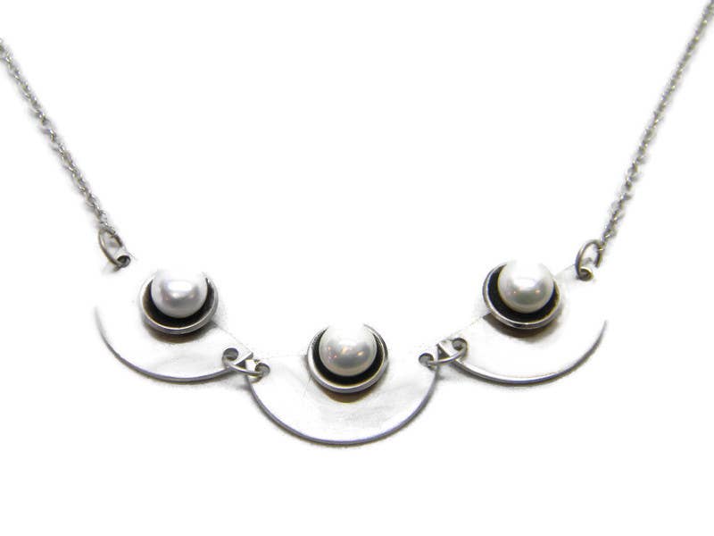 Deco Collection - Tri Pearl Necklace
