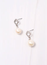 Load image into Gallery viewer, Richdale Pearl and Clover Earring SILVER
