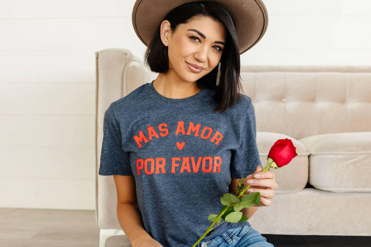 Más Amor Por Favor Valentine's Graphic Tee - Navy.