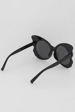 Load image into Gallery viewer, Round Butter fly Sunglasses
