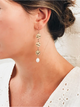 Load image into Gallery viewer, Pearl and three flowers dangle earrings

