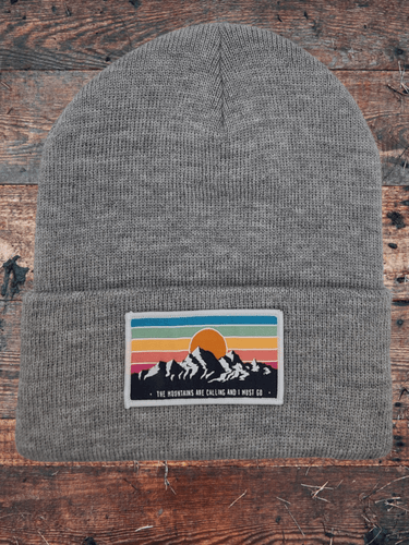 Vintage Mountains are calling Beanie: Grey.