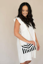 Load image into Gallery viewer, Black Stripe Beaded Purse.
