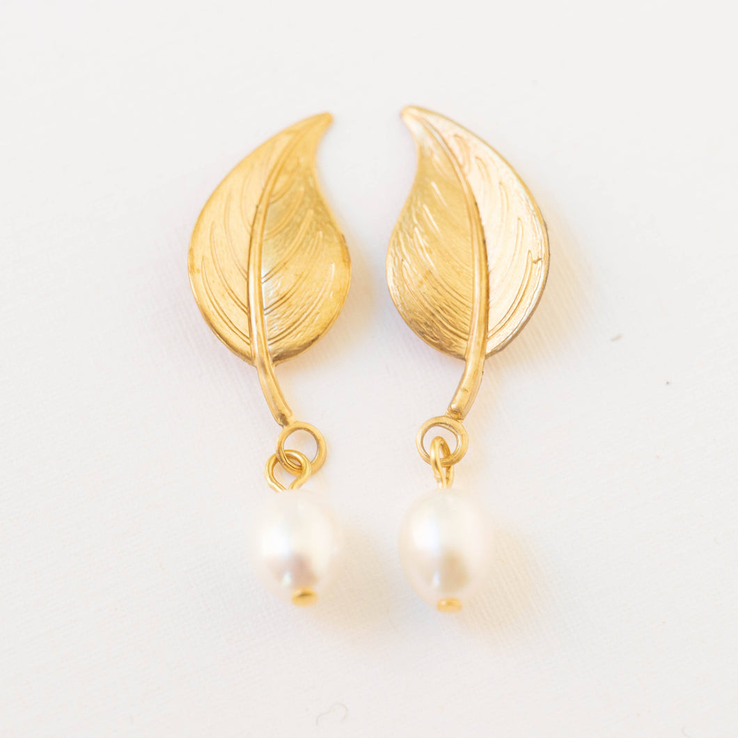 Pearl and leaf Stud Earrings