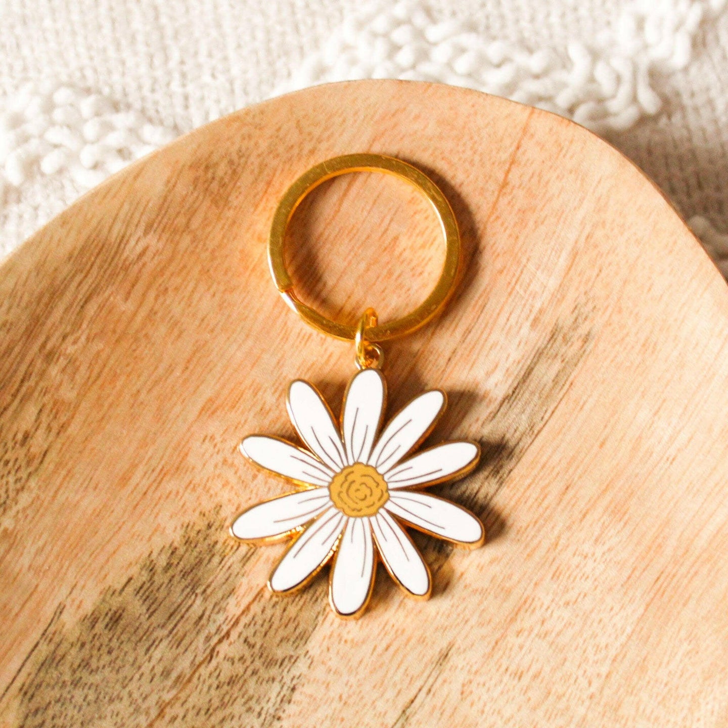 Daisy Metal Keychain 2x2 in..